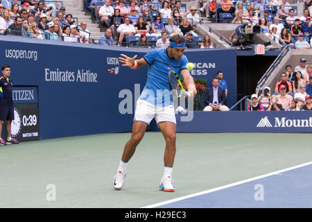 Rafael Nadal (ESP) en concurrence dans l'US Open 2016 Banque D'Images