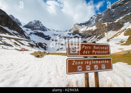 Maillet plateau et signal. Glacier Cirque de Troumouse. Département des Hautes-Pyrénées, région Midi-Pyrénées, France, Europe. Banque D'Images