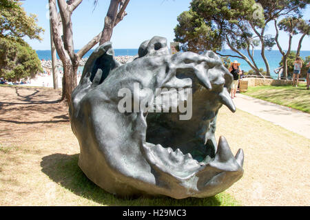 Cottesloe,WA,12,2016 Australia-March:sculpture tête de créature à Cottesloe Beach à sculptures de la mer à Cottesloe, ouest de l'Australie. Banque D'Images