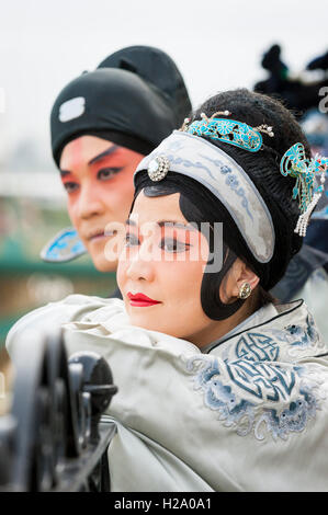 Londres, Royaume-Uni. 26 septembre 2016. Les membres du théâtre de l'opéra kun SuZhou assister à une presse appel au Globe Theatre avant le 400e anniversaire de la présentation spéciale du Pavillon aux pivoines de Tang Xianzu en mémoire, le 16e siècle dynastie Ming's master playright et William Shakespeare. A tenu plus de trois nuits, l'opéra, connu sous le nom de China's Roméo et Juliette, ne sera effectué à la Troxy theatre du 28 au 30 septembre. Crédit : Stephen Chung / Alamy Live News Banque D'Images