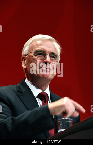 Liverpool, Royaume-Uni. 26 Septembre, 2016. John McDonnell Shadow Chancelier de l'Échiquier s'exprimant lors de la conférence du parti travailliste de Liverpool. Credit : Della Batchelor/Alamy Live News Banque D'Images