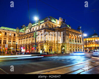 Opéra de Vienne la nuit Banque D'Images