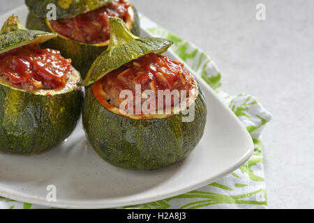 Eight-Ball les courgettes farcies de viande Banque D'Images