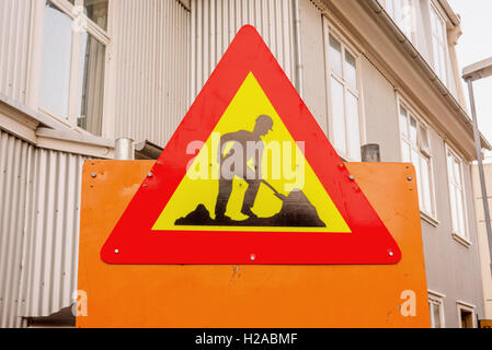 En construction inscrivez-vous dans une rue avec des bâtiments Banque D'Images