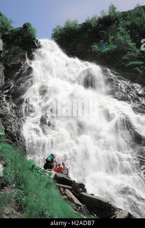 La magnifique cascade de Balea, dans les montagnes de Fagaras, dans la gamme des Carpates, en Roumanie, est de l'Europe Banque D'Images
