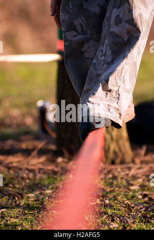 Slacker slack slackline Milton Keynes MK Big : Rock : saut saut escalade rock climb crag de sport à l'Extrême Blane Doug Mur X Banque D'Images