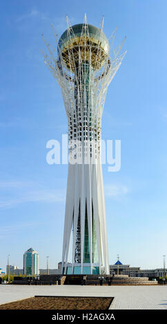 Bayterek, monument et tour d'observation, Astana, la capitale du Kazakhstan. Une attraction touristique populaire et symbole de la ville, site d'intérêt de la ville Banque D'Images