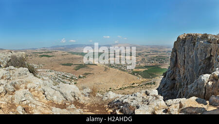 Belle vue depuis la montagne d'Arbel en Israël Banque D'Images