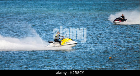 Jet ski à Fishguard Harbour Banque D'Images