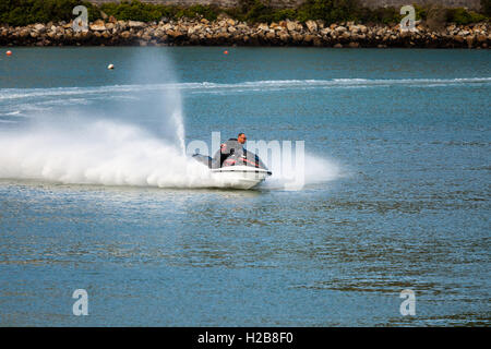 Jet ski à Fishguard Harbour Banque D'Images