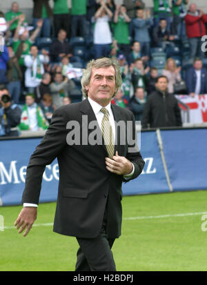 04 juin 2005 - Irlande du Nord 1 Allemagne 4. La friendly international a été joué pour célébrer le 125e anniversaire de l'Irish Football Association (fondée en 1880). Photographié à la célébration de l'Irlande du Nord est l'ancien grand gardien, Pat Jennings. Banque D'Images