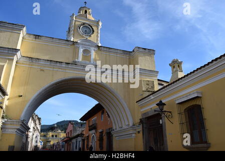 Nuestra Señora de la Merced, passage de Santa Catalina, Calle del Arco, Antigua, Guatemala, Amérique Centrale, UNESCO World Heritage Banque D'Images