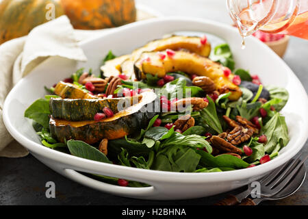 Salade d'automne avec les verts et poivrée Banque D'Images