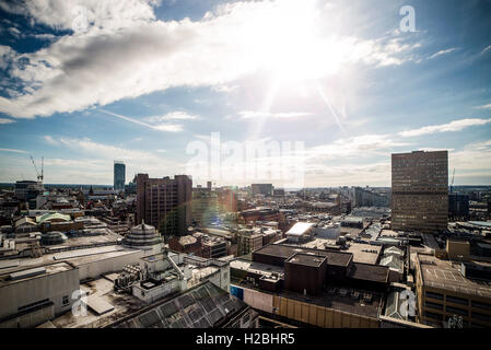 Manchester City Skyline tournage dans le soleil Banque D'Images