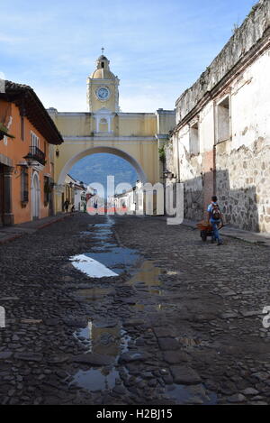 Nuestra Señora de la Merced, passage de Santa Catalina, Calle del Arco, Antigua, Guatemala, Amérique Centrale, UNESCO World Heritage Banque D'Images