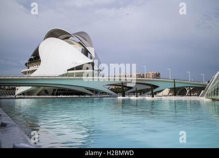 Énormes bâtiments de ville d'Art et Science Museum.Vue sur l'Institut Valencien d'Art Moderne Banque D'Images