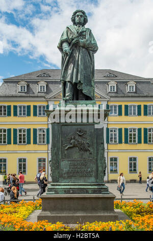 Statue de Ludwig van Beethoven, Münsterplatz, Bonn, Rhénanie du Nord-Westphalie, Allemagne Banque D'Images