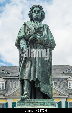 Statue de Ludwig van Beethoven, Münsterplatz, Bonn, Rhénanie du Nord-Westphalie, Allemagne Banque D'Images