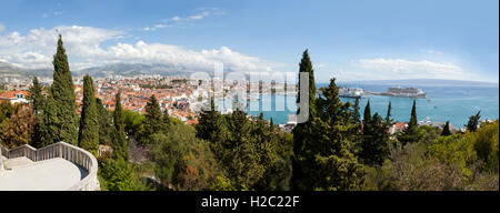 Vue panoramique de Split, un important port maritime sur la côte de la Croatie. Vu de l'Ouest haute à partir de la colline de Marjan, grand soleil. Banque D'Images