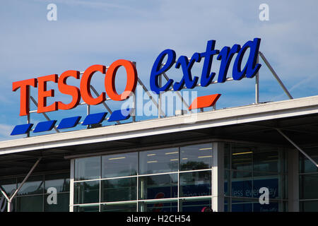 Supermarché Tesco Extra, Colney Hatch, de la direction générale du nord de Londres, Angleterre - 24 Sept 2016 Banque D'Images