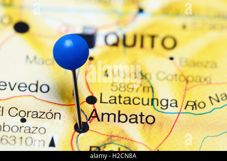 Ambato épinglée sur une carte de l'Équateur Banque D'Images