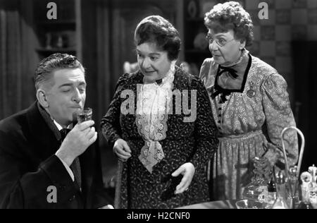 ARSENIC et VIEILLES DENTELLES 1944 Warner Bros film avec de gauche à droite : Edward Horton, Josephine Hull, Jean Adair Banque D'Images