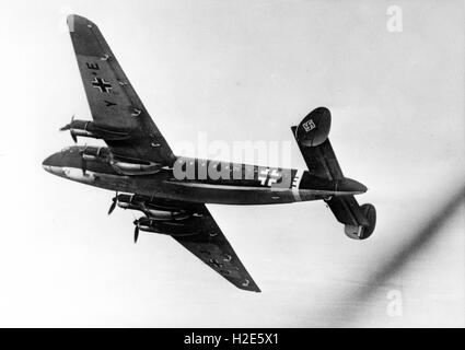 L'image de propagande nazie représente un gros avion, de type Junker Ju 90 de la Wehrmacht allemande. La photo a été publiée en décembre 1942. Fotoarchiv für Zeitgeschichte - PAS DE SERVICE DE FIL - | utilisation dans le monde entier Banque D'Images