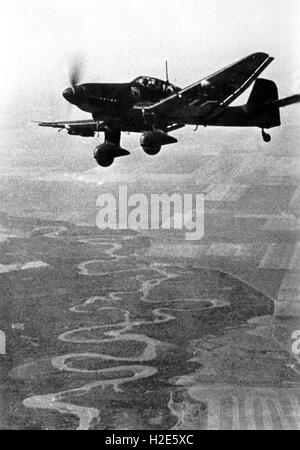 L'image de propagande nazie dépeint un combattant de plongée, Tpye Junker Ju 87, de la Wehrmacht allemande près de la tête de pont Kuban sur le front de l'est. La photo a été publiée en août 1942. Fotoarchiv für Zeitgeschichte- AUCUN SERVICE DE VIREMENT - | utilisation dans le monde entier Banque D'Images