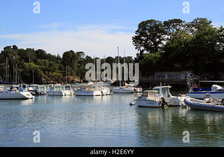 Bateaux amarrés à partir de la Plage de Conleau avec bateaux Presqu'ile de conleau, Vannes, Morbihan, Bretagne, France, Europe Banque D'Images