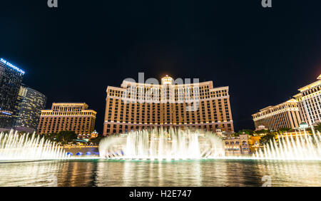 Fontaines en face de Bellagio Hotel, luxury hotel, Las Vegas Strip, Las Vegas Boulevard, Las Vegas, Nevada, USA Banque D'Images