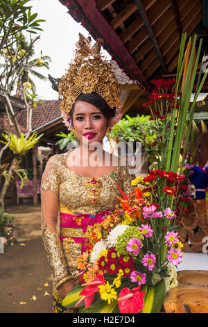 L'INDONÉSIE, Bali, Payangan, Susut, mariages, mariée en maison de village balinais composé Banque D'Images