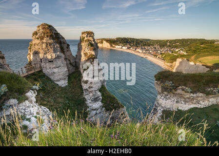 Les falaises d'Etretat sur la côte normande, la France, l'Union européenne, l'Europe Banque D'Images