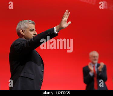 Liverpool, Royaume-Uni. 27 Septembre, 2016. Sadiq Khan Maire de Londres 2016 Congrès du Parti travailliste, l'ACC Liverpool, Liverpool, Angleterre, du 27 septembre 2016 traite de la conférence du parti travailliste en 2016 à l'ACC Liverpool, Liverpool, Angleterre © Allstar Photo Library/Alamy Live News Crédit : Allstar Photo Library/Alamy Live News Banque D'Images