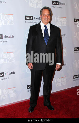 Los Angeles, Ca. 27 Oct, 2016. Jon Lovitz au visionnaire 2016 Bal à l'hôtel Beverly Wilshire à Beverly Hills, Californie le 27 octobre 2016. Crédit : David Edwards/media/Alamy Punch Live News Banque D'Images