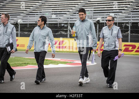 La ville de Mexico, Mexique. 28 Oct, 2016. Sport Automobile : Championnat du Monde de Formule 1 de la FIA 2016, Grand Prix du Mexique, Esteban Ocon Credit : dpa/Alamy Live News Banque D'Images