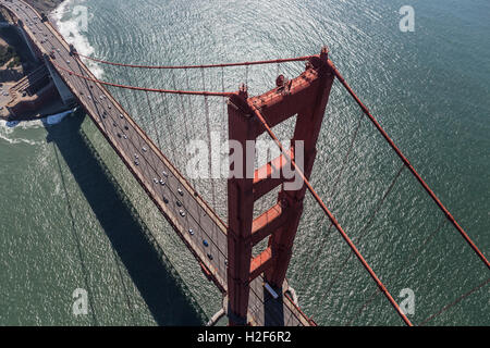Vue aérienne du pont du Golden Gate, près de San Francisco, en Californie. Banque D'Images