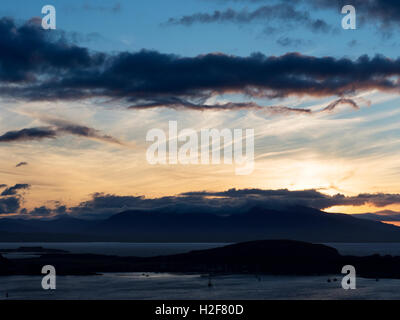 Coucher de soleil sur Mull et Kerrera de McCaigs Tower Oban Argyll and Bute, Ecosse Banque D'Images
