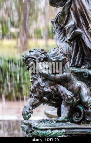 Sculpture en bronze mythologique. Fontaines ornementales du Palac Banque D'Images
