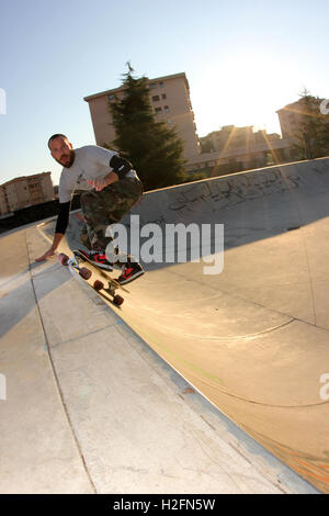 La planche, planche à roulettes, old school style, sport urbain, skatepark Banque D'Images