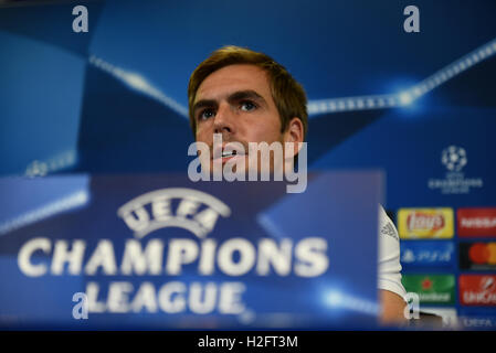 Madrid, Espagne. 27 Sep, 2016. Joueur du Bayern de Munich, Philipp Lahm assiste à une conférence de presse avant match Ligue des Champions de l'UEFA contre le FC Bayern Munich. Credit : Jorge Sanz/Pacific Press/Alamy Live News Banque D'Images