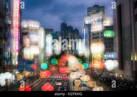 Koshu Kaido, en face de la gare de Shinjuku, Tokyo, Japon Banque D'Images