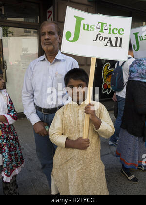 Les familles du Bangladesh à l'American Muslim Day Parade à New York, 2016. Banque D'Images