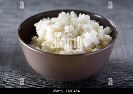 Un bol de riz chou-fleur Banque D'Images