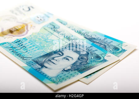 Le nouveau polymère imperméable UK Note cinq livres Banque D'Images