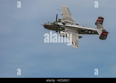 NEW WINDSOR, NY - 03 septembre 2016 : San Martin est un North American B-25 Mitchell de la Deuxième Guerre mondiale, survolant Stewart Ai Banque D'Images