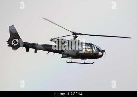 ZB689, une Gazelle Westland AH1 de l'Armée de l'air, à l'Aéroport International de Prestwick au cours de l'exercice Joint Warrior 14-2. Banque D'Images