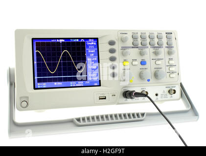 Oscillographe numérique isolé sur fond blanc Banque D'Images