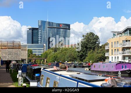 Siège de Glaxo Smith Kline à Brentford West London UK Banque D'Images