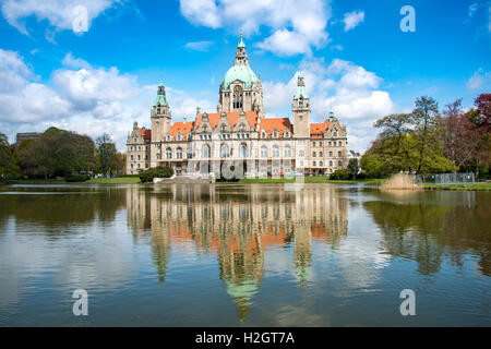 Nouvel hôtel de ville, l'eau, étang Maschteich réflexion, Maschpark, Hanovre, Basse-Saxe, Allemagne Banque D'Images