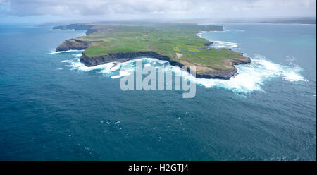 Hags Head, les falaises, les fortes vagues, falaises de Moher, comté Clare, Irlande, Océan Atlantique Banque D'Images